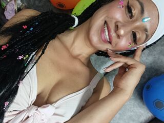 cam girl playing with dildo LauSanders