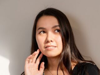 kinky video chat performer LeoniaMangis