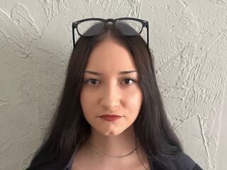 live webcam girl LessyLuiz