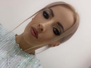 cam girl fingering pussy LillySun