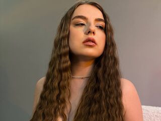 camgirl fingering shaved pussy LissEmber