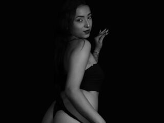 naughty camgirl fingering pussy MaraLewiski