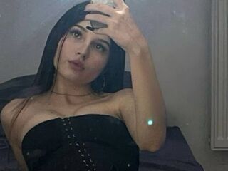 naughty camgirl masturbating with vibrator MariCrueze