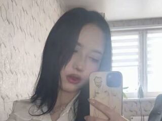 cam girl playing with vibrator MarieJosePhilip