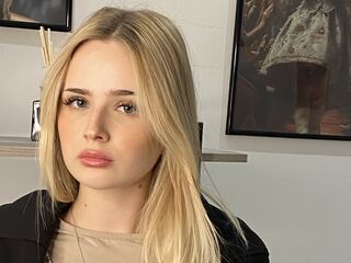 fingering webcamgirl MarnieRhyner