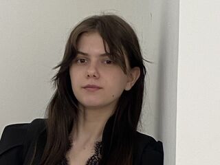 naked camgirl masturbating with vibrator MaryWatts