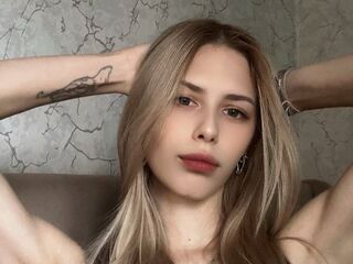 naughty camgirl masturbating with dildo MayeRidenour