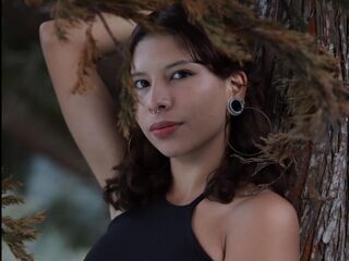 hot cam girl fingering shaved pussy MelanyVelvet