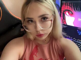 camwhore masturbating with dildo MellieFlaig
