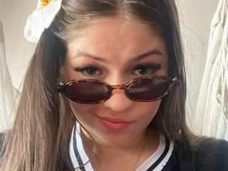 topless webcamgirl MiaCelezte