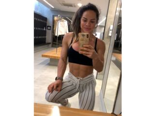 naked camgirl MiaRomana