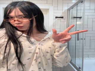 cam girl playing with dildo MilaEva