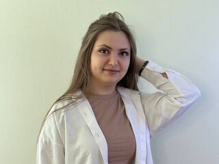 shaved pussy webcam MildaTaddio