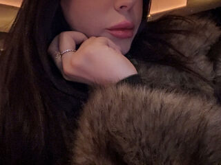 camgirl playing with vibrator Mimiella