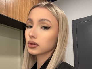 camslut fingering shaved pussy MyongDegado