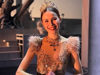 cam strip tease NylaPitarresi