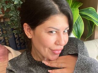 live webcam performer RebeccaLuxy