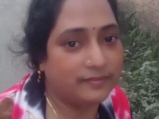 mastubating web cam girl RiyaSen