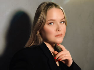 live cam girl SallySavage