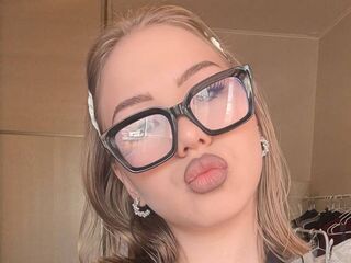 camwhore masturbating with vibrator SaraBaier