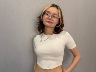 sexchat room ShemikaDestro