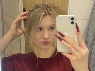 hot naked camgirl SkyeDavi