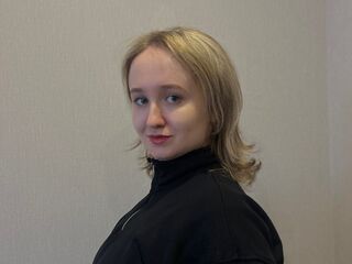 adult webcam SuzannKernes