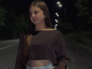 fingering camgirl TommyeRoyea