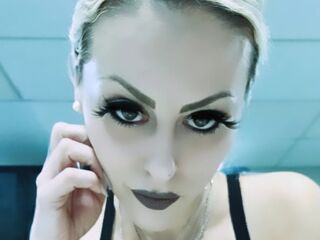 camwhore fingering shaved pussy ViktoriaRavena