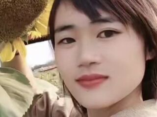 naked girl with webcam fingering pussy XiaoqiongLen